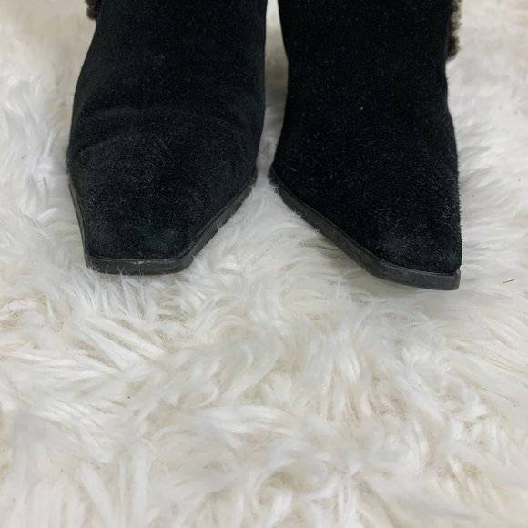 Elegant Black Suede Ankle Boots with Fur Trim - Picture 5 of 15